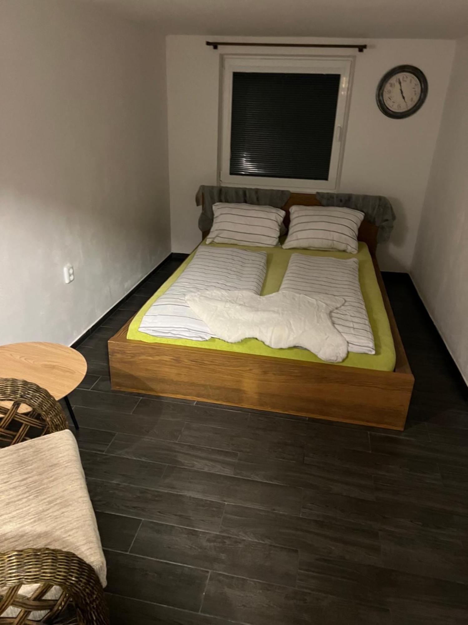 Chaty V Ceskem Raji U Prachovskych Skal - Mala Chata Pro 4 - Velka Chata Pro Az 7 Osob - Ubytovani V Soukromi Jicin Exterior photo